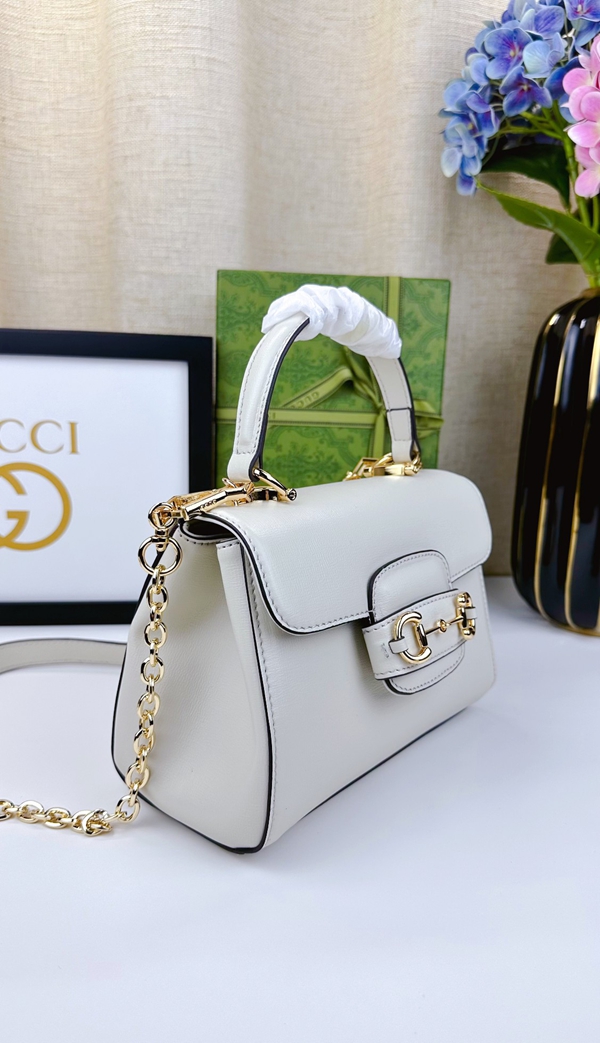 激安グッチバッグコピー背面デザイン